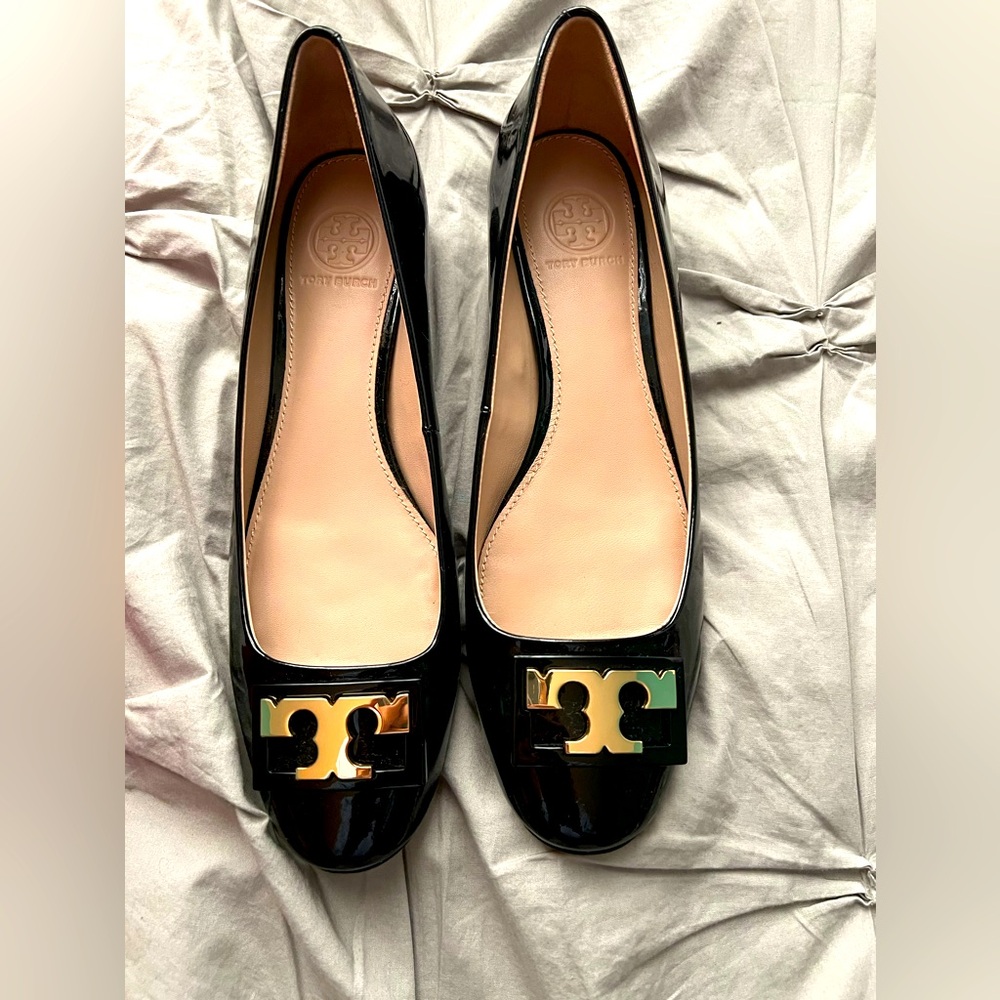 Tory Burch Gigi Pump black patent leather with gold hardware size 8